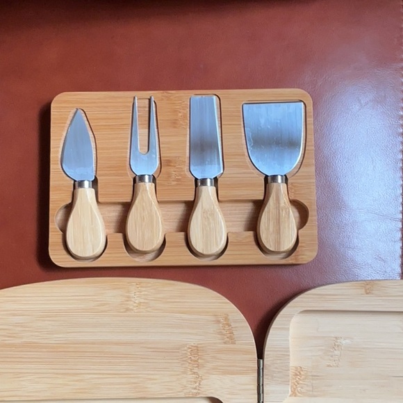 Bamboo Wooden Camper Cutting Charcuterie Board with knife set - Picture 4 of 7